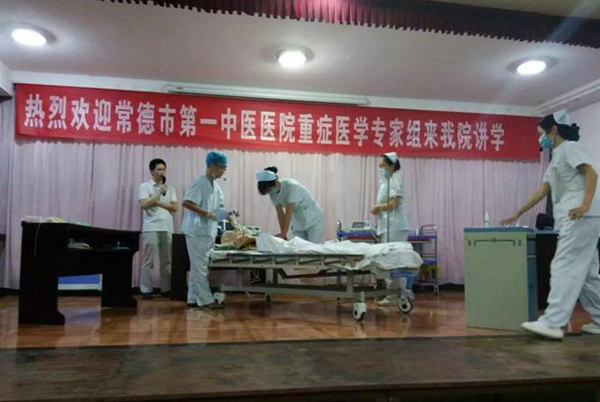 現(xiàn)場(chǎng)急救情景模擬操作演練.jpg