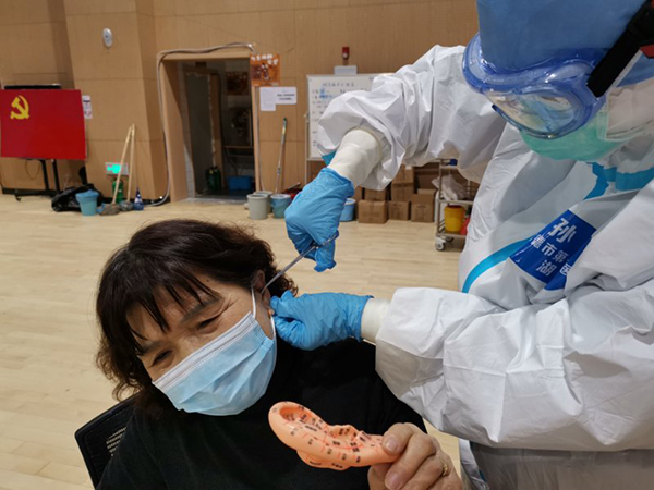 中醫(yī)的耳穴壓豆、穴位貼敷、扶陽(yáng)灸等診療方法后癥狀明顯好轉(zhuǎn).jpg